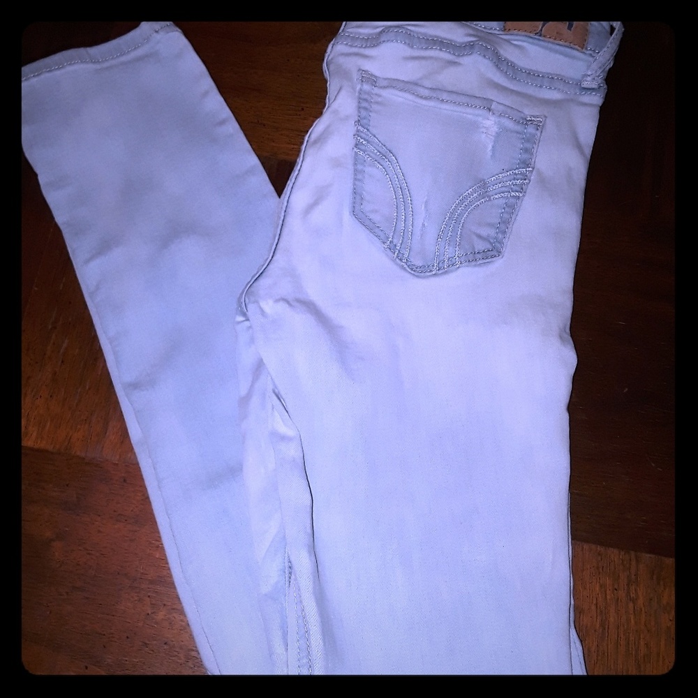 Hollister slight distresd light wash skinnys sz 5